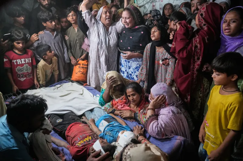 Mueren 14 niños y otros ocho resultan heridos en Pakistán tras derrumbarse el techo de su escuela