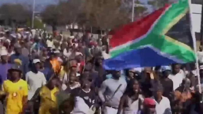 Sudáfrica en tensión: marchas de militantes xenófobos fijan plazo para expulsar migrantes
