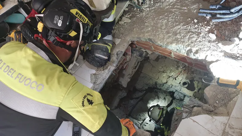 La desesperación de los bomberos italianos:  "Si no hubiera sido por esa réplica, lo habríamos logrado"