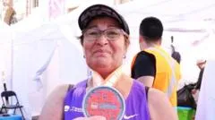 "Llegué última pero me siento ganadora": la inspiradora historia de Ely, la mujer de 64 años que soñaba con correr una maratón y la terminó en más de 7 horas