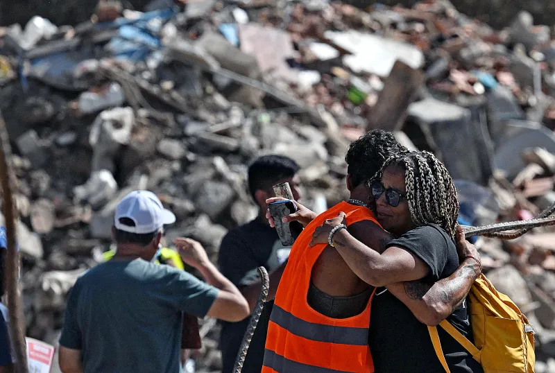 Duelo nacional con las morgues repletas de cadáveres: "Sabemos que hay muchas personas con vida, pero no tienen fuerza para gritar y avisar a los grupos de rescate"