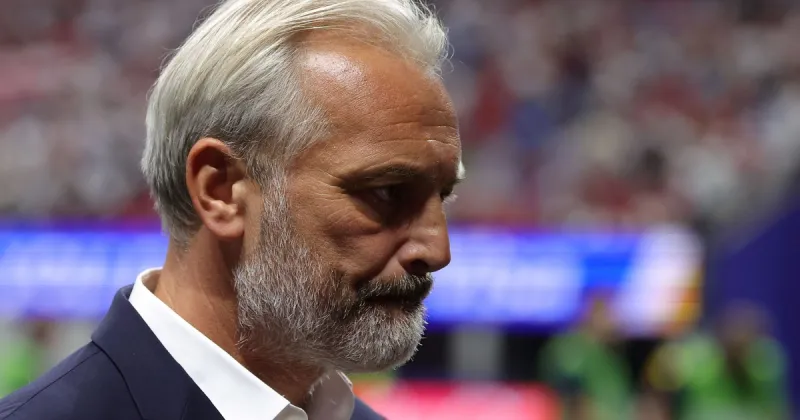 El dolor del técnico de RD Congo: anunciaron la muerte de su padre en plena conferencia tras la derrota con Inglaterra