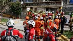 Rescatan con vida a un guardia de seguridad que estuvo 8 días bajo los escombros después de los terremotos de Venezuela