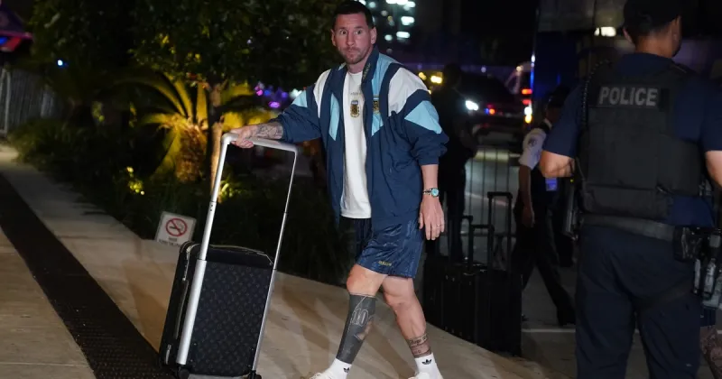 Messi explotó a carcajadas durante un riguroso control de valijas en el Mundial: el insólito elemento que había en el equipaje del Cuti Romero