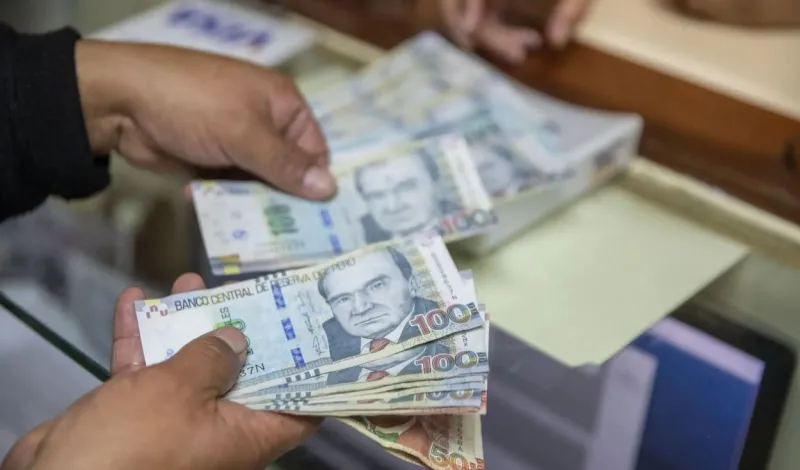Gobierno y sindicatos acuerdan aumentos salariales para trabajadores públicos desde 2027: estos son los montos por régimen
