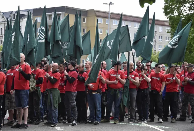 Acusan a cuatro neonazis de planear atentados terroristas contra minorías, escuelas y templos en Polonia