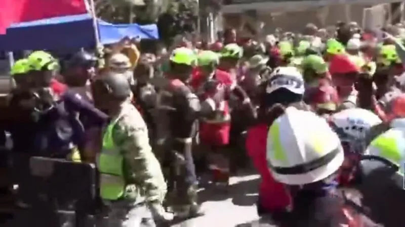 Así fue el rescate de Hernán Gil, el venezolano que sobrevivió ocho días bajo los escombros