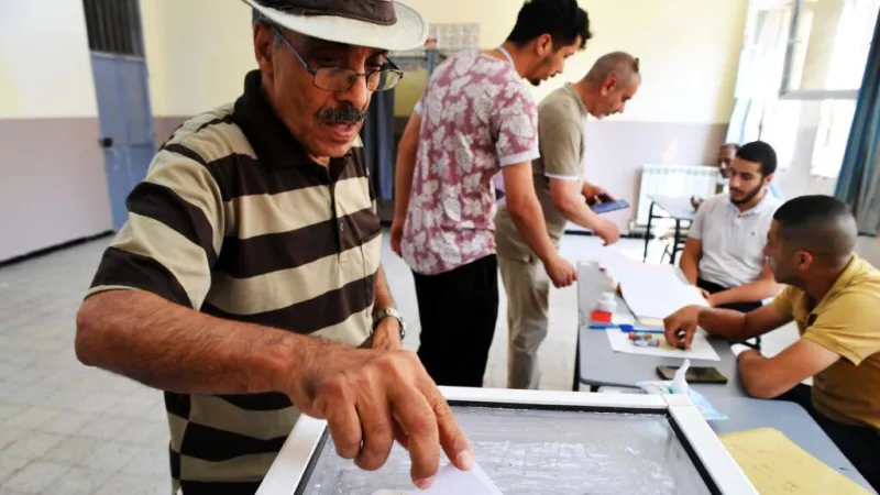 Argelia vota en una elecciones legislativas marcadas por la inhabilitación de candidatos