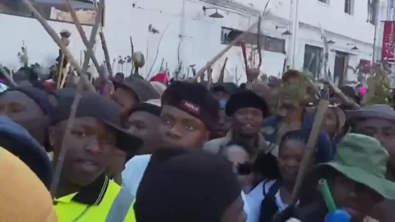 Migrantes huyen de Sudáfrica ante ola de xenofobia y amenazas en su contra