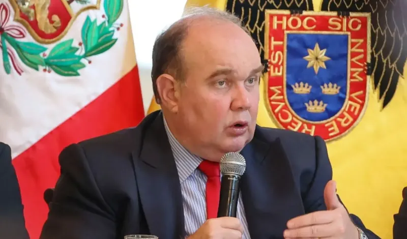 Rafael López Aliaga pide al presidente del JNE que su accesitario ocupe su lugar en el Senado