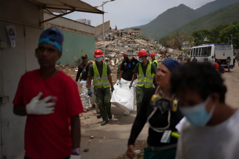 Suben a 2.595 los muertos y a 12.400 los heridos por el doble terremoto de Venezuela