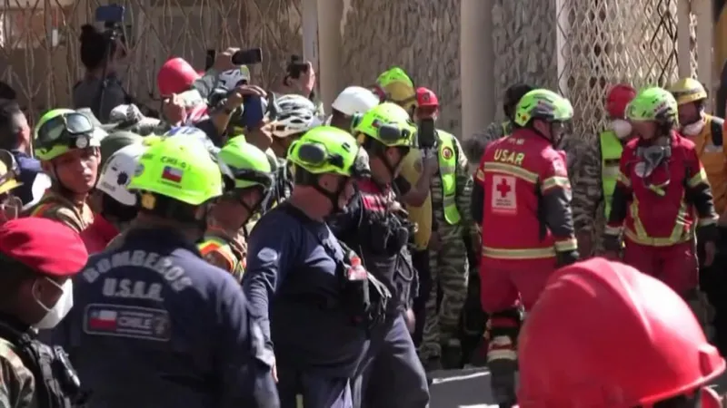 Rescatan con vida a vigilante atrapado durante 72 horas tras terremotos en Venezuela