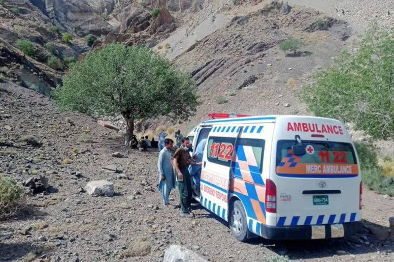 Al menos 40 muertos  tras caer un autobús con exceso de pasajeros por un barranco en Pakistán
