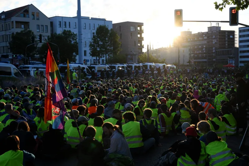 Unos 25.000 manifestantes protestan contra el congreso anual de Alternativa por Alemania, pero no impiden su celebración