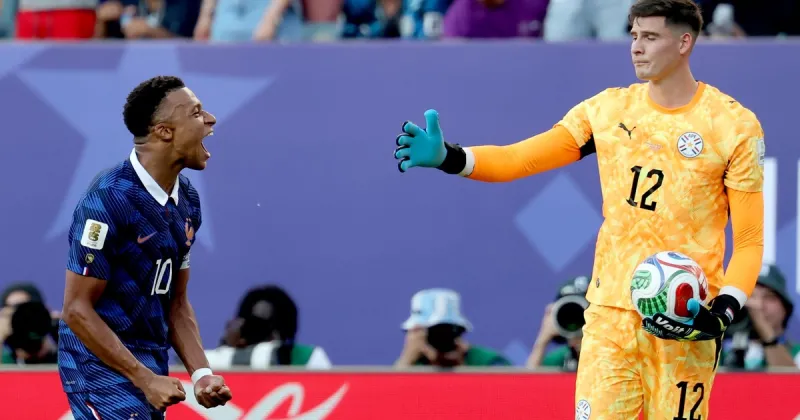 Orlando Gill, su doble tapada a Mbappé en Francia vs Paraguay que festejó Messi y el desplante del goleador