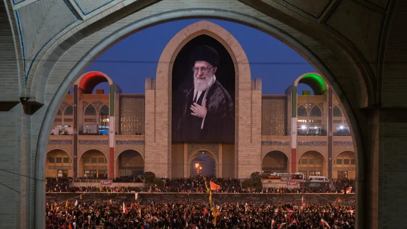 Irán celebra el segundo día de funerales de Jamenei entre llamados a la venganza y la ausencia de su sucesor