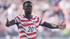 "Cruza una línea roja": por qué es tan escandalosa la decisión de la FIFA de suspender la sanción al goleador de EE.UU., Folarin Balogun, tras una llamada de Trump