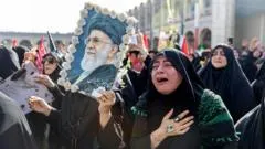 "Un acto cuidadosamente coreografiado y profundamente político": Irán despide al ayatolá Alí Jamenei en medio de amenazas contra EE.UU. e Israel