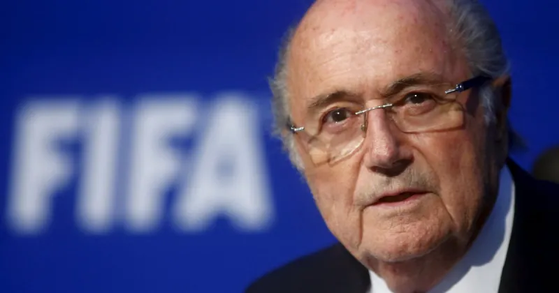 Hasta Joseph Blatter se indignó por el "Caso Balogun" y cargó contra Gianni Infantino: "Las rojas no se anulan por llamadas telefónicas políticas"