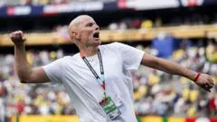 El exfutbolista que estuvo muerto durante 7 minutos y ahora como entrenador llevó a Noruega a eliminar a Brasil en el Mundial