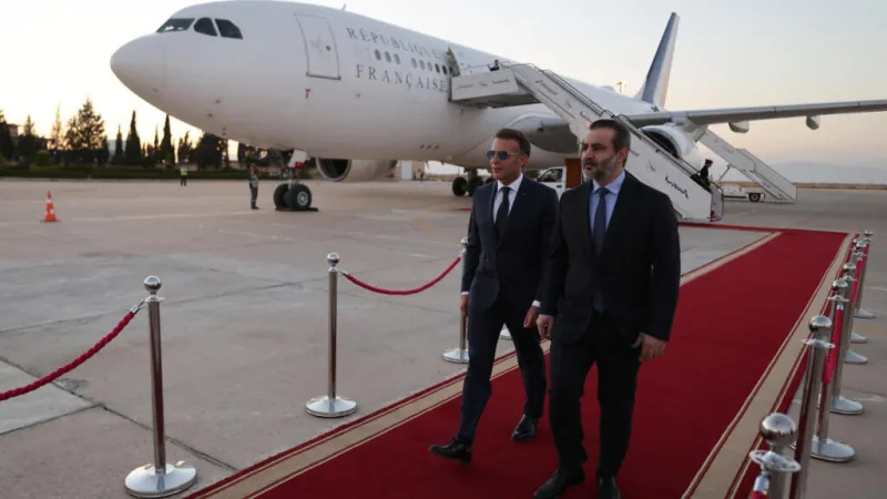 En una inédita visita a la Siria post-Assad, Macron busca una "nueva página de estabilidad y paz"