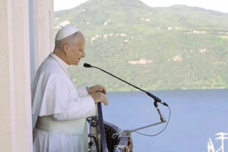 Tenis, natación y su maravilloso purasangre: así es el verano del papa León XIV en su regreso al palacio de Castel Gandolfo 12 años después