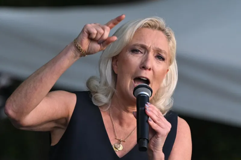 Los jueces permiten que Marine Le Pen se presente a las elecciones presidenciales de Francia con un brazalete electrónico