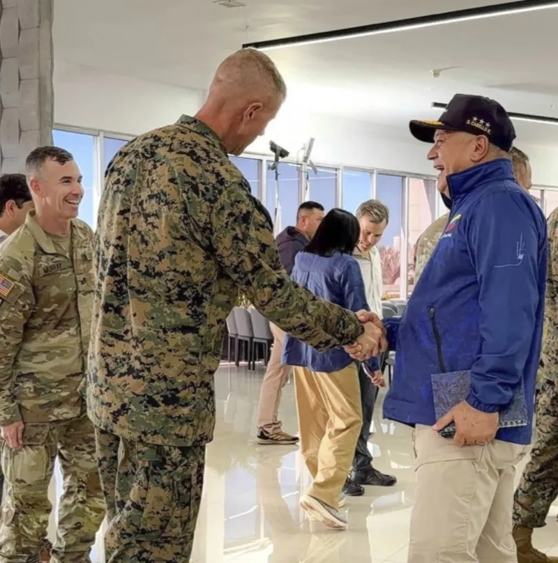 El jefe del Comando Sur llega a Caracas para coordinar la "respuesta masiva" de EEUU