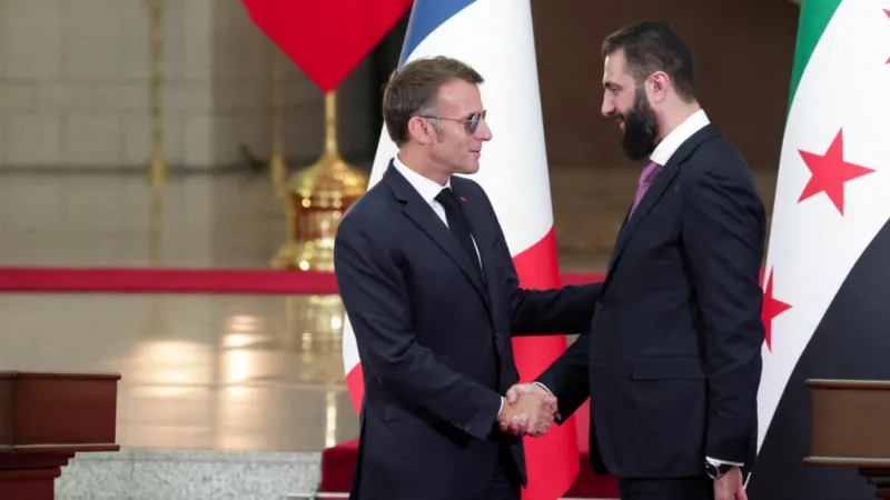 “Hoy es el inicio de una nueva era”: Macron ofrece ayudar a reconstruir una Siria “segura y soberana”