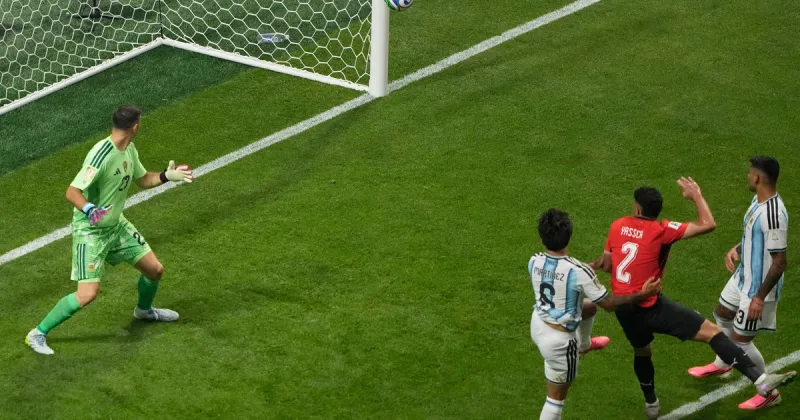 Así fue el gol de Egipto que le dio un duro golpe de entrada a la Selección: centro pasado e impacto con la nariz