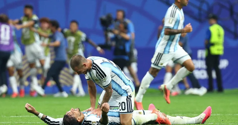 Argentina vs Egipto: Leandro Paredes y su corte a lo Dibu que valió un gol, en el minuto 90 y con la Selección 2-2