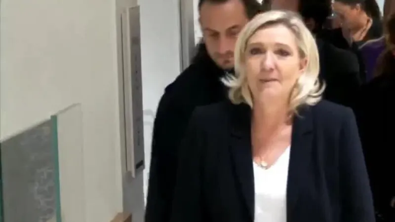 Marine Le Pen confirma su candidatura presidencial tras fallo que le permite competir en 2027
