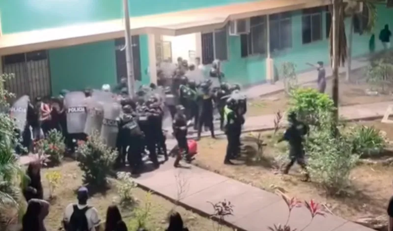 Policía ingresa a universidad de Ucayali y reprime a estudiantes