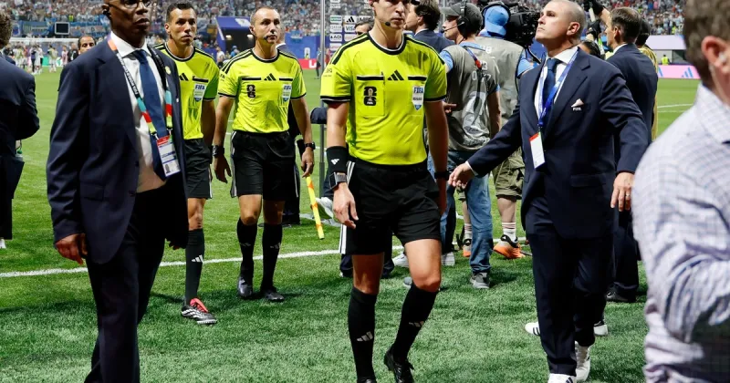 El arbitraje de Letexier en Argentina vs Egipto, en la mira: qué dicen los expertos sobre las tres jugadas polémicas