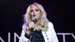 Muere a los 75 años Bonnie Tyler, la cantante británica de "Total Eclipse of the Heart" que reinó en los años 80