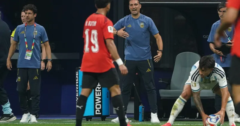 Todos contra Argentina en el Mundial 2026: la postura de Scaloni por la polémica de los arbitrajes en la previa de los cuartos de final contra Suiza