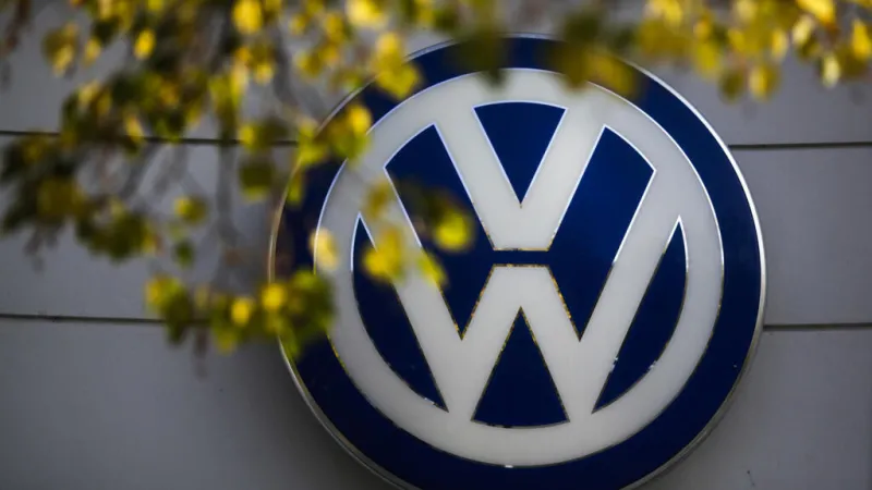 Volkswagen plantea un recorte de hasta 100.000 empleos y enfrenta protestas sindicales