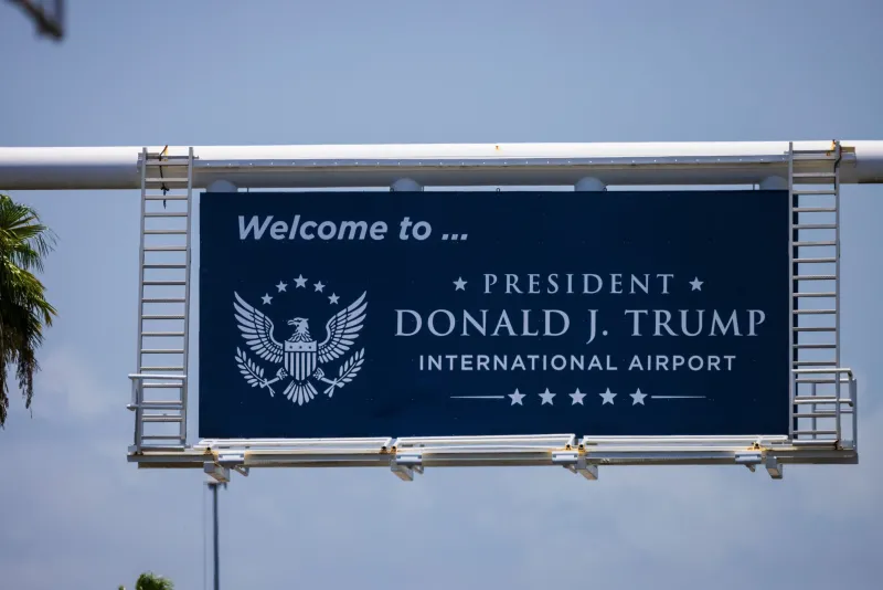 Un aeropuerto de Florida cambia oficialmente su nombre en honor a Donald Trump: de PBI a DJT