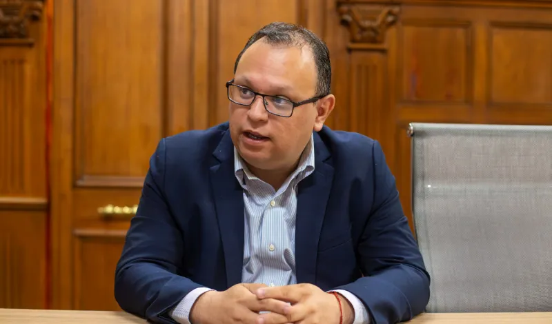 Marco Vinelli solicita al Gobierno de Balcázar suspender designaciones durante proceso de transferencia