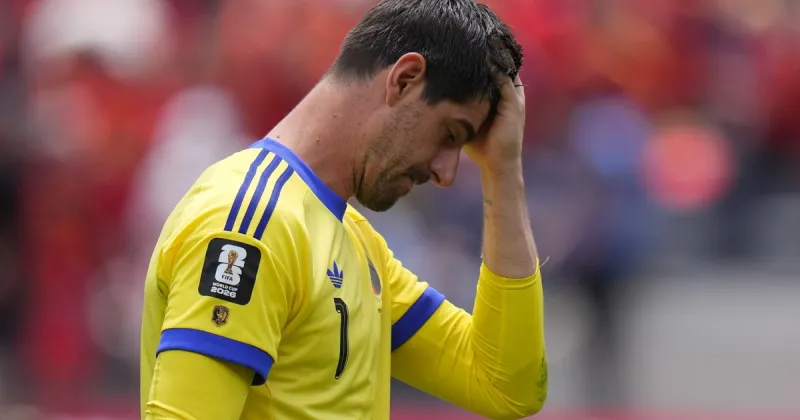 Courtois reveló que quería seguir jugando y abrió el debate tras la eliminación de Bélgica ante España: “El DT decidió sacarme”