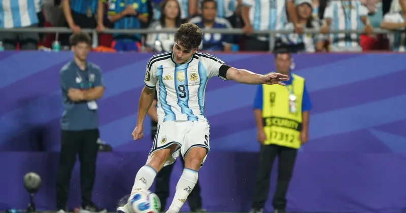 Julián Álvarez apareció en el momento justo: golazo al ángulo para que Argentina pase al frente en el alargue contra Suiza