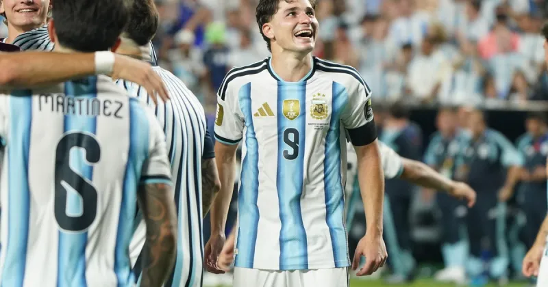 Las voces que emocionaron a un país: los emotivos relatos que contaron el golazo de Julián Alvarez contra Suiza