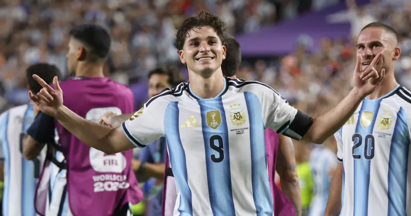 Arsenal se mete en la pelea para fichar a Julián Álvarez: el plan secreto del equipo inglés para seducir al delantero argentino que quiere el Barcelona