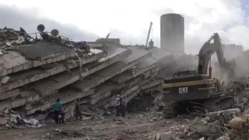Terremoto en Venezuela: rescatistas y voluntarios trabajan por recuperar cuerpos entre los escombros