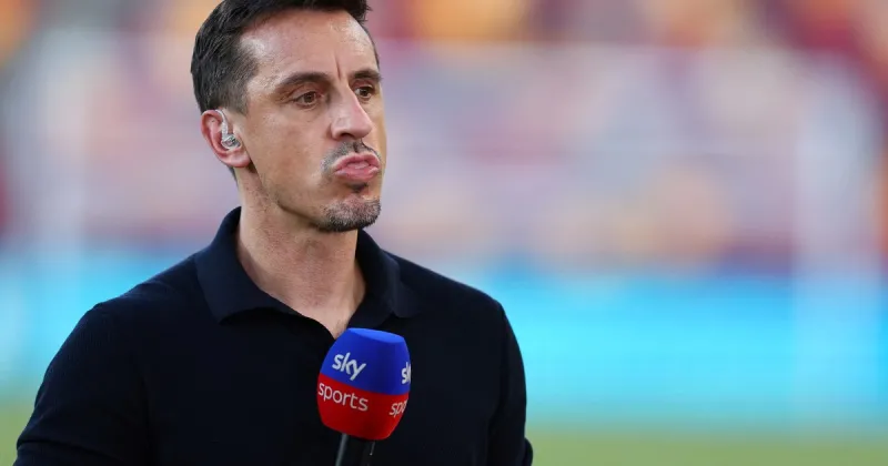La polémica definición de Gary Neville, histórico de Inglaterra, sobre Cuti Romero y Lisandro Martínez: "Regalan un gol por partido: pasan de lo sublime a lo ridículo"