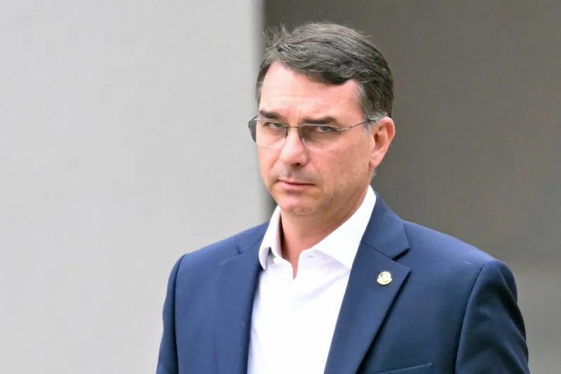 Flavio Bolsonaro rechaza la prohibición de visitar a su padre por 90 días: "Intento de interferir en las elecciones"