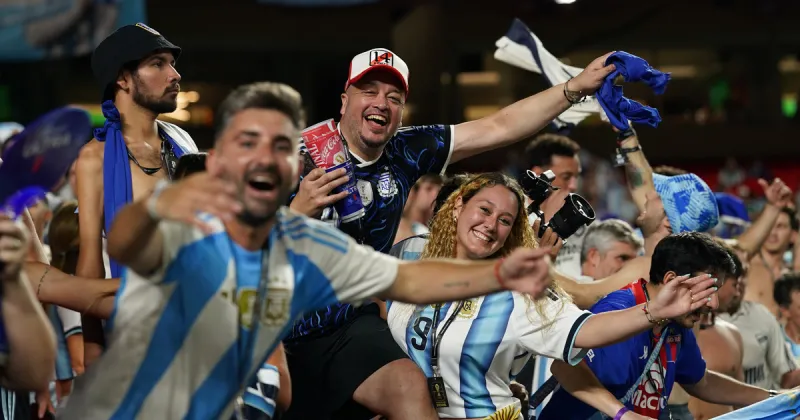 Reventa de entradas y rebusques para viajar: la odisea de los hinchas argentinos para llegar a Atlanta a alentar a la Selección vs Inglaterra
