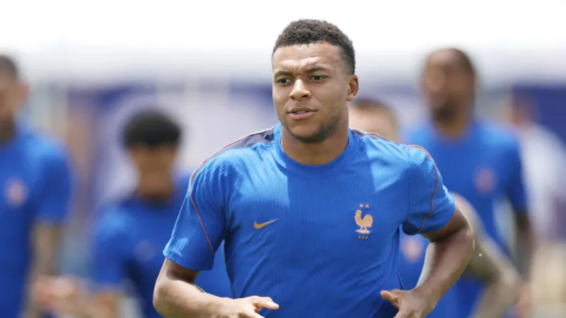 El "dictador" Mbappé: cómo el capitán de la selección de Francia ha convertido las críticas en ventaja