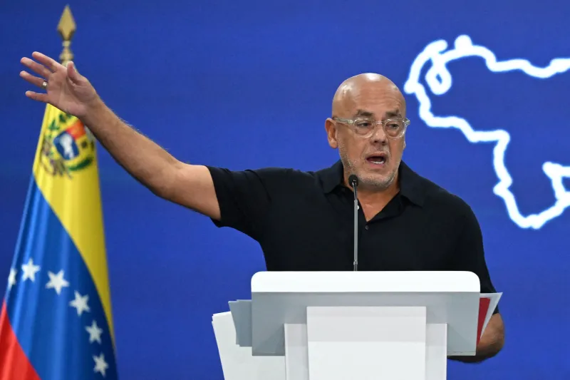 Las negociaciones entre los Rodríguez y la oposición elegida por EEUU comienzan el 1 de agosto sin María Corina Machado