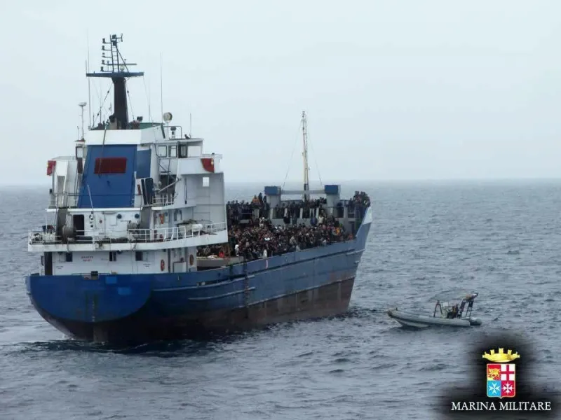 Un grupo de 50 inmigrantes desaparece en el Mediterráneo tras volcarse su embarcación
